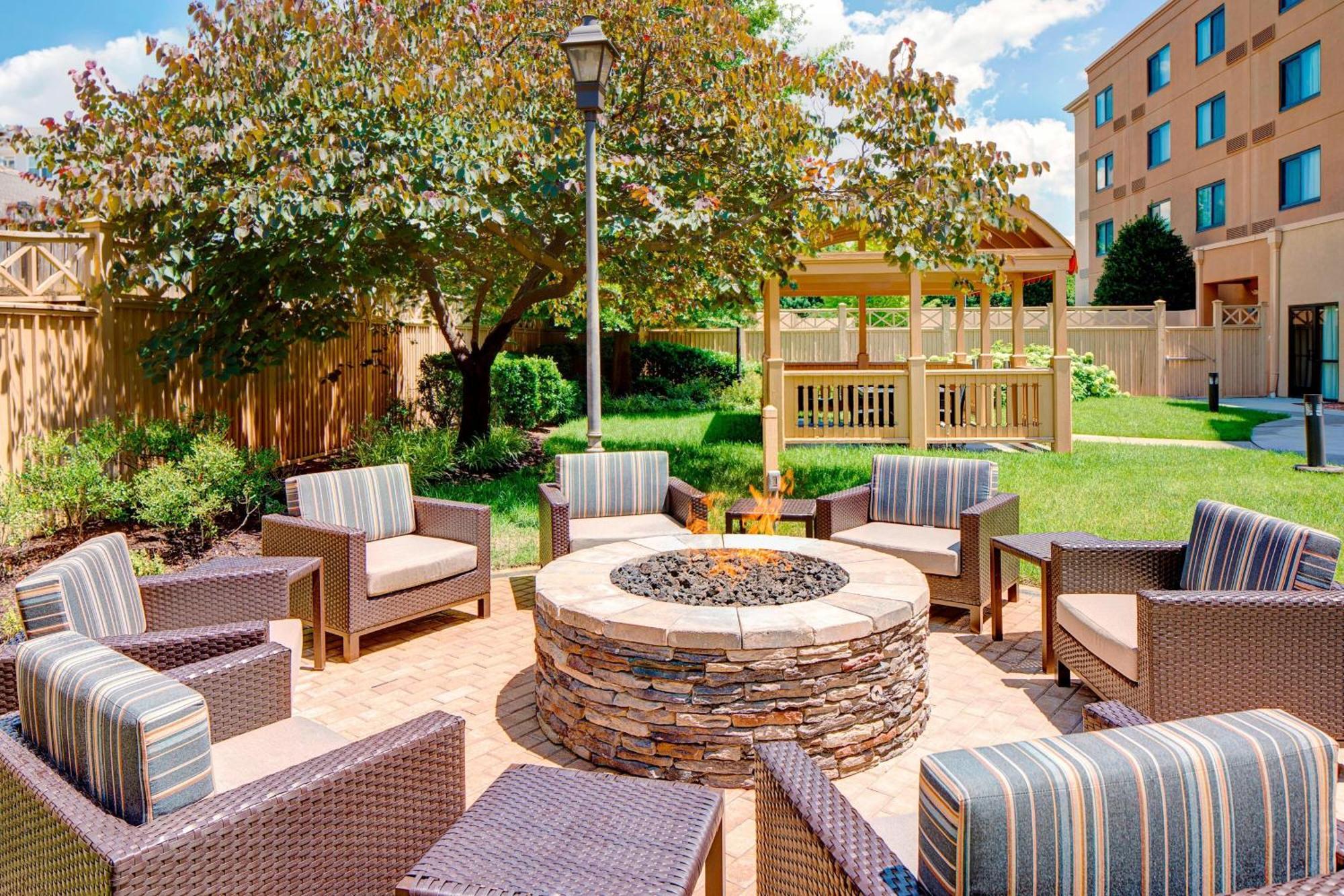 Hotel Courtyard By Marriott Roanoke Airport Exterior foto